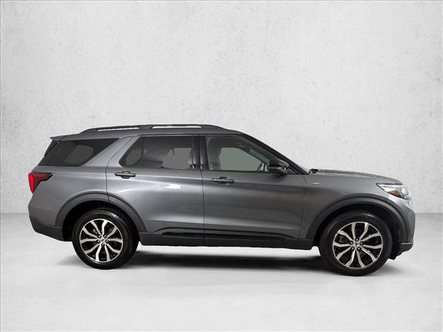 Used 2025 Ford Explorer ST-Line AWD/4WD image 2