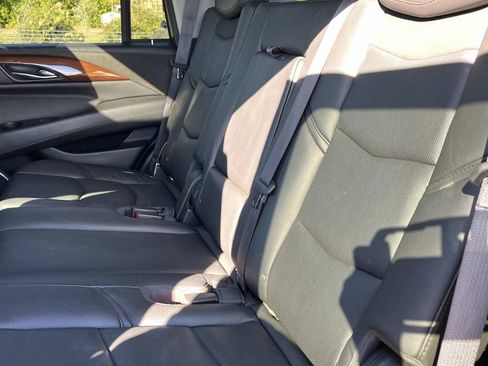 Used 2016 Cadillac Escalade Premium image 20