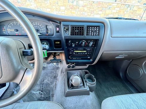 Used 1998 Toyota Tacoma 2WD Xtracab image 12