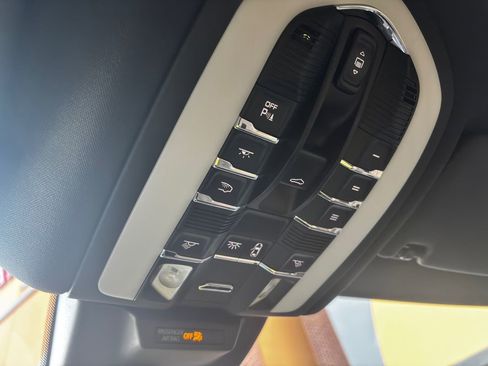 Used 2017 Porsche Macan image 25