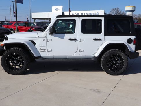 Used 2018 Jeep Wrangler Unlimited Sahara image 8
