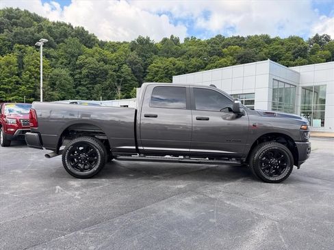 Used 2025 RAM 2500 Big Horn AWD/4WD image 3