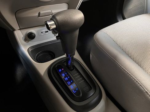 Used 2011 Hyundai Accent GLS image 24