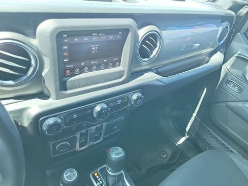 Used 2018 Jeep Wrangler Unlimited Sahara w/ LED Lighting Group AWD/4WD image 23