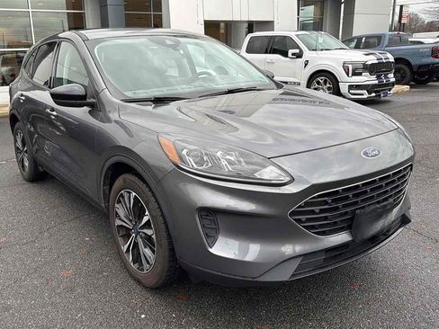 Used 2021 Ford Escape SE w/ SE Sport Appearance Package image 2