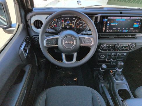 Used 2024 Jeep Wrangler Unlimited Sahara w/ Technology Group AWD/4WD image 17