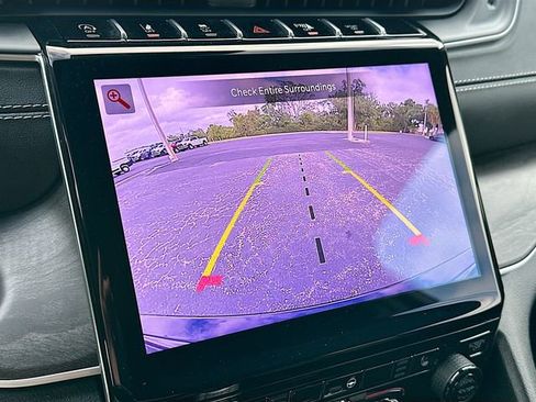 Used 2025 Jeep Grand Cherokee Limited image 14