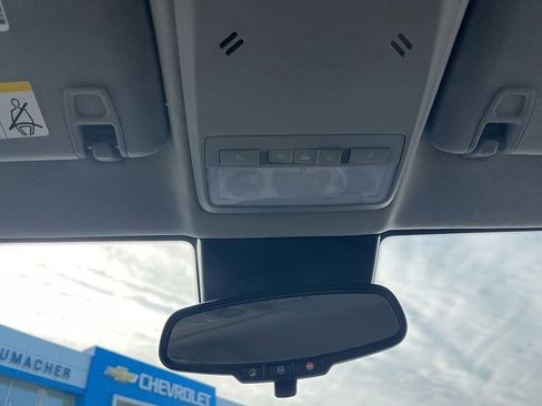 Used 2022 Chevrolet Trax LT w/ LT Convenience Package image 37