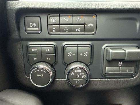 New 2026 Chevrolet Tahoe Premier w/ Sun And Tow Package AWD/4WD image 20