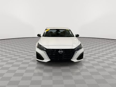 Used 2025 Nissan Altima 2.5 SV FWD image 3