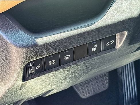Used 2022 Toyota RAV4 XLE w/ Convenience Package AWD/4WD image 10
