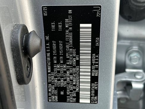 Certified 2025 Toyota Corolla Cross LE FWD image 28