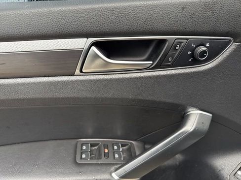 Used 2017 Volkswagen Passat 1.8T R-Line image 8