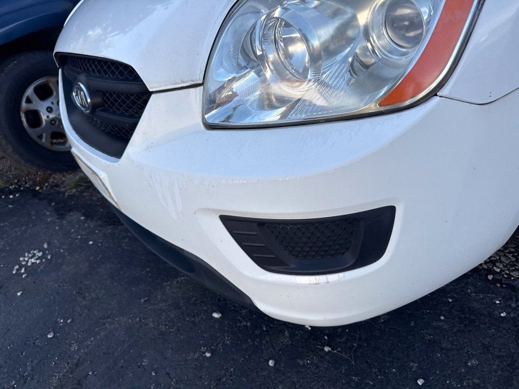 Used 2009 Kia Rondo LX FWD image 4
