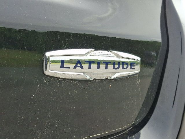 Used 2024 Jeep Compass Latitude AWD/4WD image 28