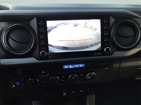 Used 2022 Toyota Tacoma TRD Off-Road w/ Technology Package image 21