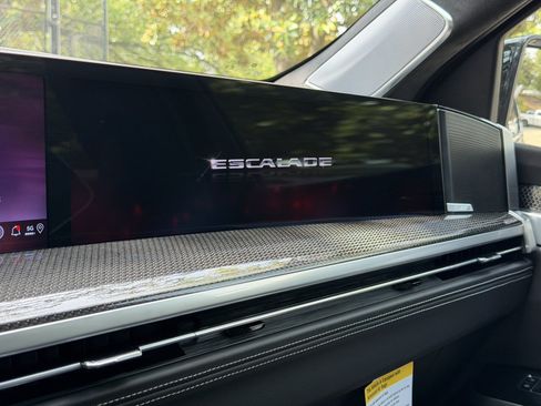 Used 2026 Cadillac Escalade V AWD/4WD image 32