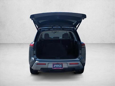 Used 2025 Nissan Pathfinder SL FWD image 6