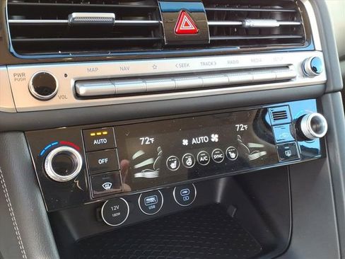 Used 2025 Genesis G70 2.5T image 17