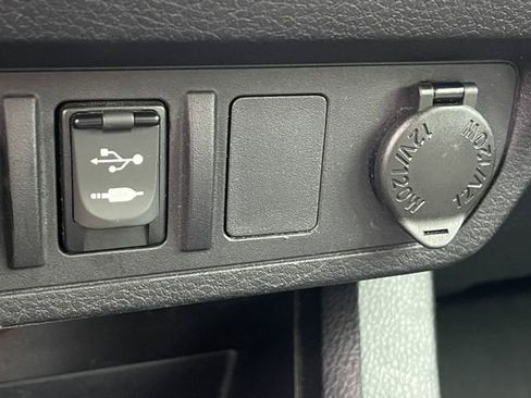 Used 2018 Toyota Tacoma SR5 RWD image 20