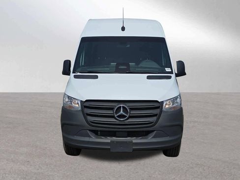 Used 2025 Mercedes-Benz Sprinter 2500 image 8