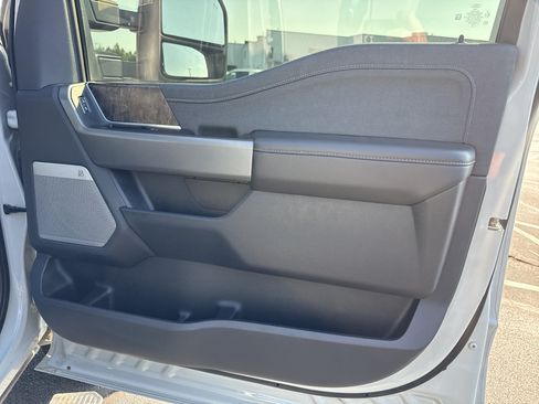 Used 2025 Ford F350 Lariat w/ Lariat Ultimate Package AWD/4WD image 12