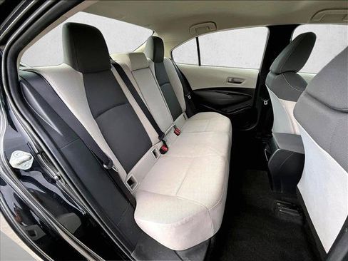 Used 2022 Toyota Corolla LE FWD image 29