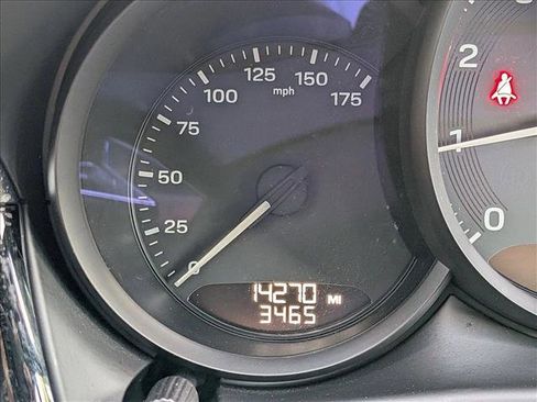 Certified 2024 Porsche Macan image 16