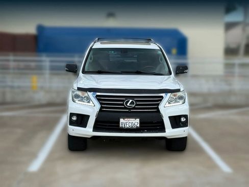 Used 2014 Lexus LX 570 4WD image 2