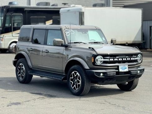 Used 2025 Ford Bronco Outer Banks AWD/4WD image 2