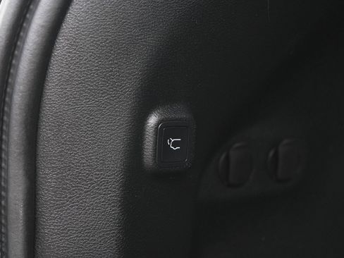 Used 2020 Jeep Cherokee Limited AWD/4WD image 17