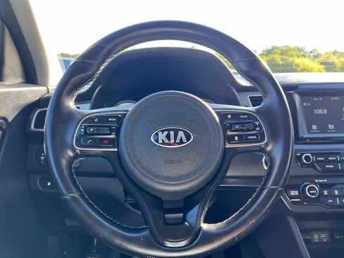 Used 2017 Kia Niro EX FWD image 20
