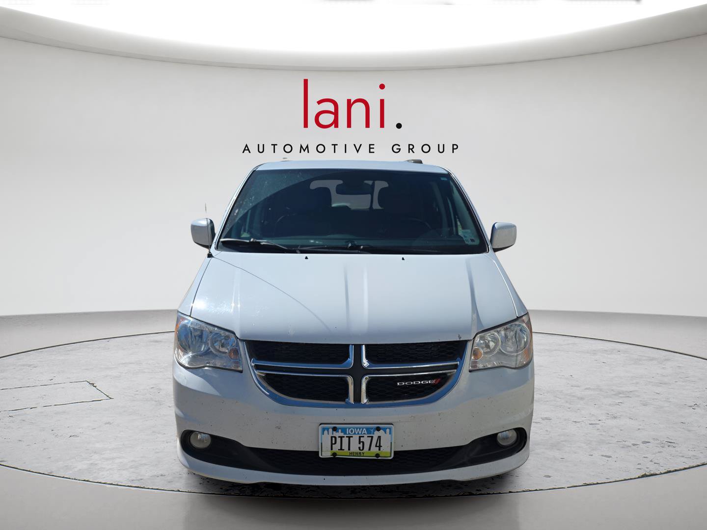 Used 2019 Dodge Grand Caravan SXT FWD image 2