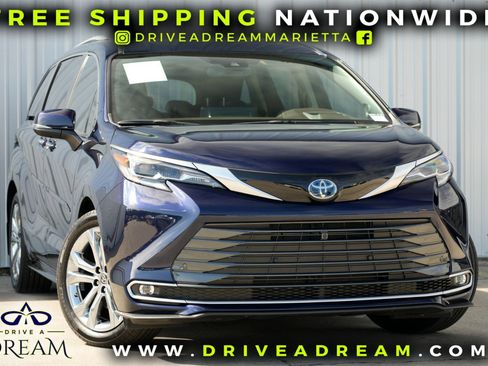 Used 2024 Toyota Sienna Platinum image 2