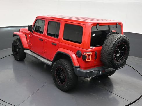 Used 2018 Jeep Wrangler Unlimited Sahara w/ LED Lighting Group AWD/4WD image 17