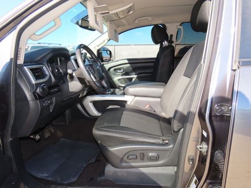 Used 2017 Nissan Titan SV image 26
