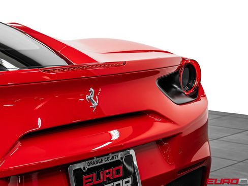 Used 2019 Ferrari 488 GTB RWD image 22