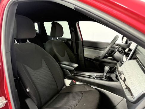 Used 2023 Jeep Compass Sport image 12