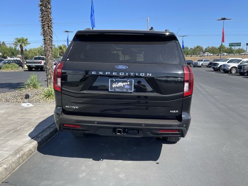 Certified 2025 Ford Expedition Max Active AWD/4WD image 4