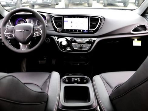 New 2026 Chrysler Voyager LX image 22