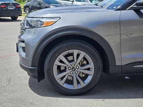 Used 2022 Ford Explorer XLT w/ Equipment Group 202A RWD image 6