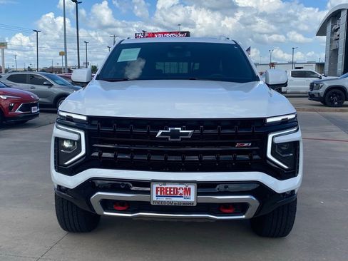 Used 2026 Chevrolet Suburban Z71 w/ Comfort Package image 8