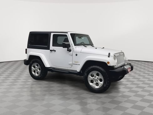 Used 2014 Jeep Wrangler Sahara w/ Dual Top Group AWD/4WD image 35