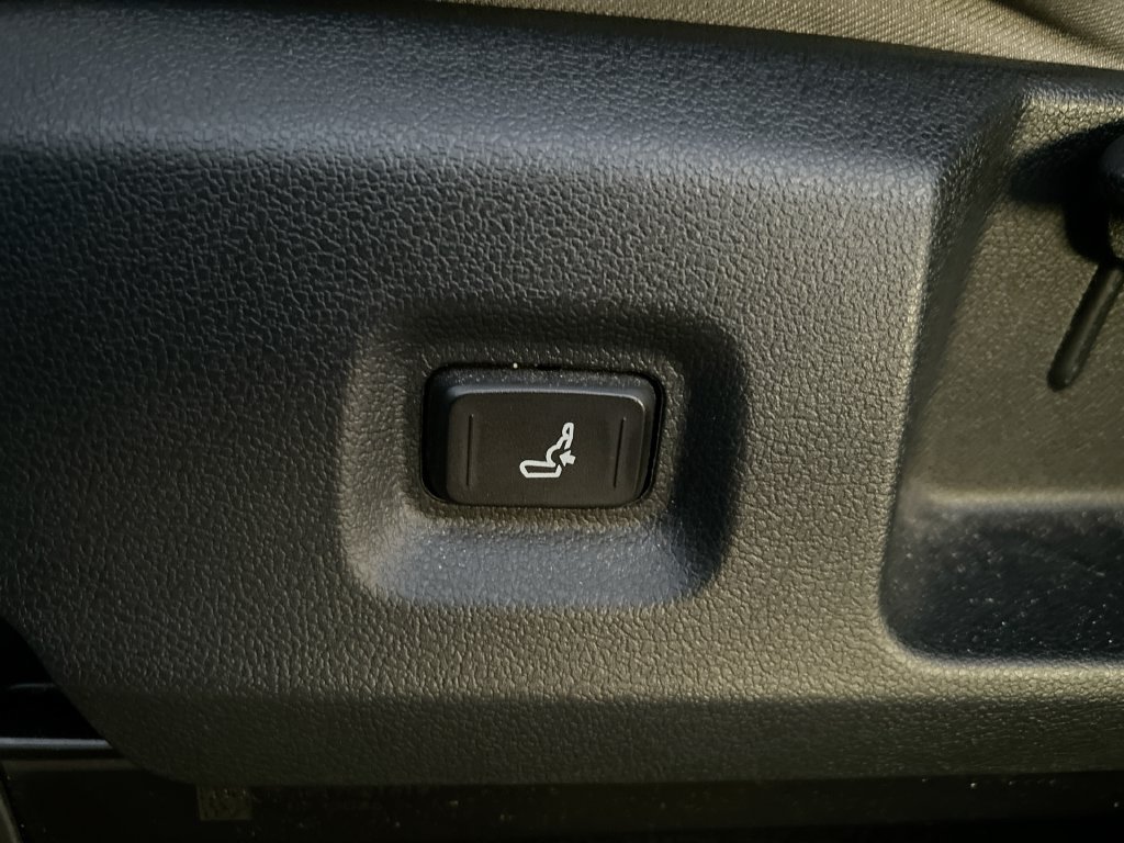 Used 2024 Toyota Tacoma SR5 AWD/4WD image 12