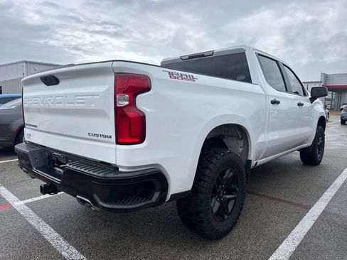 Used 2019 Chevrolet Silverado 1500 Custom Trail Boss w/ Custom Convenience Package AWD/4WD image 4