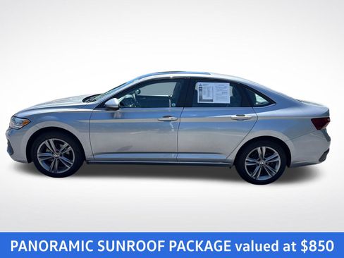 Certified 2023 Volkswagen Jetta SE w/ Panoramic Sunroof Package FWD image 2