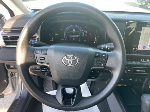 Used 2025 Toyota Camry LE FWD image 25