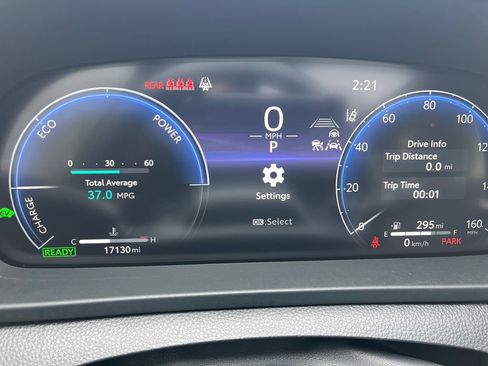 Certified 2025 Toyota Crown Signia image 17