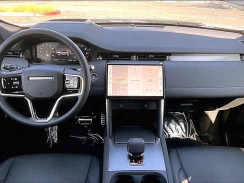 Certified 2025 Land Rover Discovery Sport Dynamic SE AWD/4WD image 15