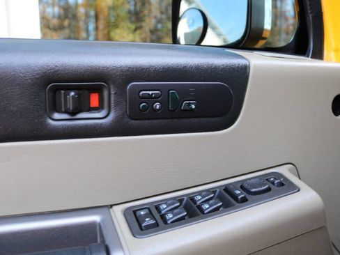 Used 2003 HUMMER H2 Base 4dr 4WD SUV w/ Preferred Equipment Group image 41